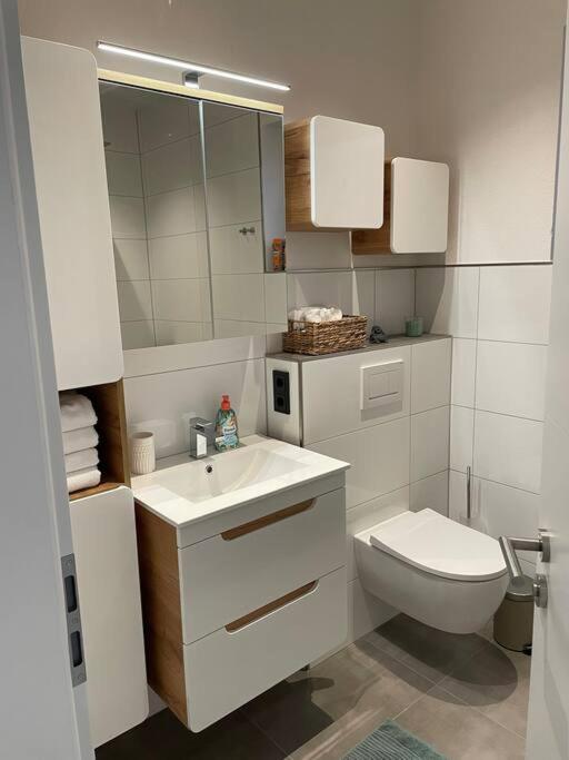 Gemuetliche, Topp Ausgestattete Ferienwohnung Bann Kültér fotó